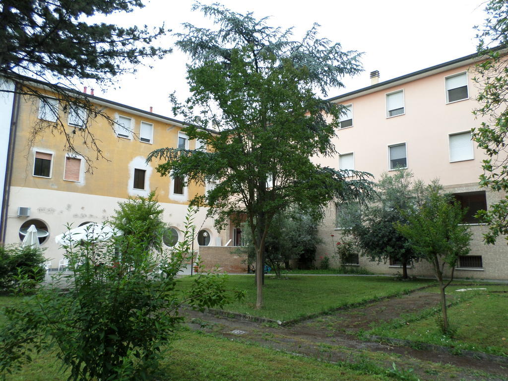 Camplus Living Il Cenacolo Hotel Ferrara Exterior foto